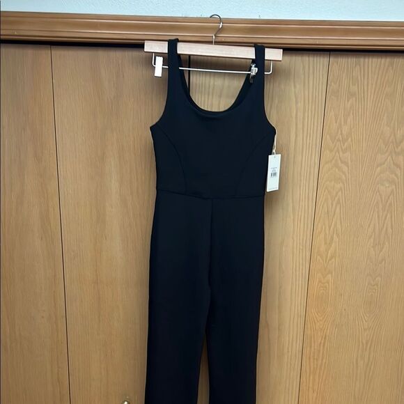 Wilo the Label Women Flare Jumpsuit Black NWT Size Medium - Picture 2 of 9
